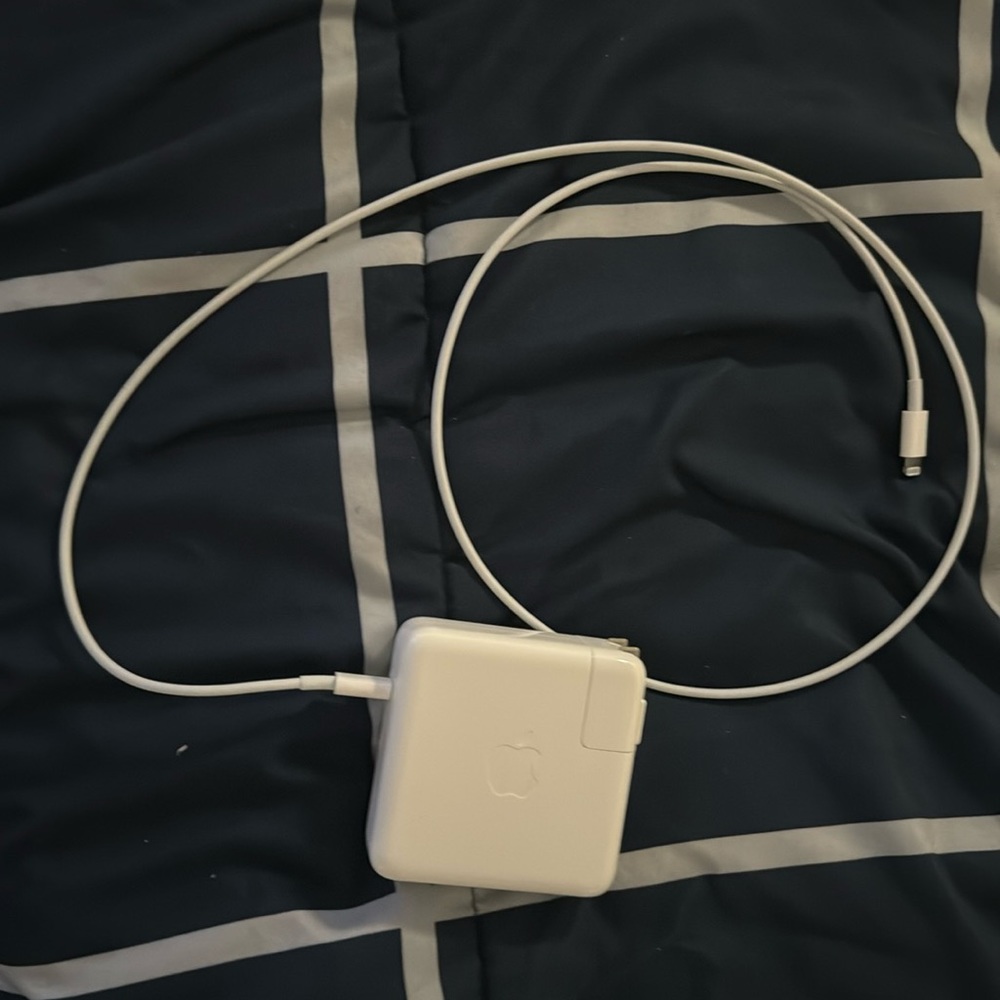 iPhone 13-14 charger white great condition